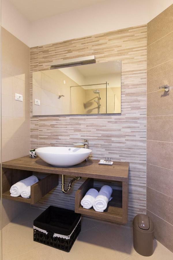 B&B Villa Maris Punat Exterior photo